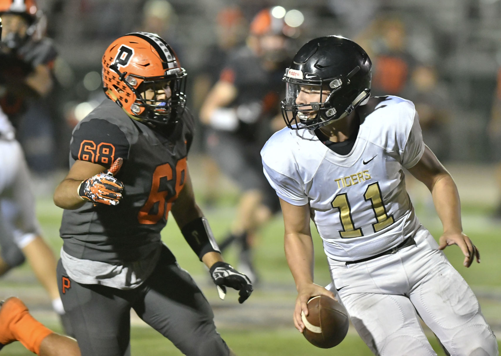 091318 SLO SY football 10.jpg